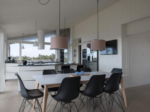 Holiday Home Fan� Clxxxiv