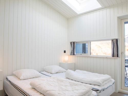 Holiday Home Fan� Clxxxiv