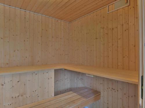 Holiday Home Fan� Clxxxv