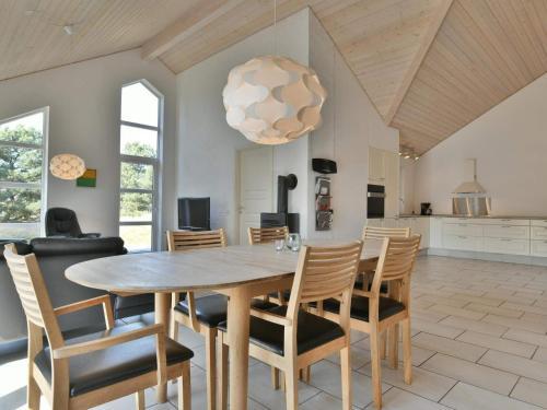 Holiday Home Fan� Clxxxv