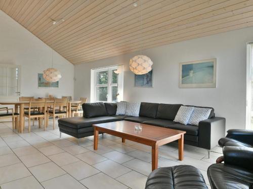 Holiday Home Fan� Clxxxv