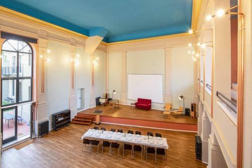 Raumquartier Zum Arbeiten Und Feiern