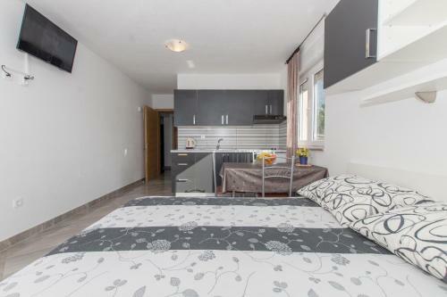 Studio Apartments Zloic In Krvavica