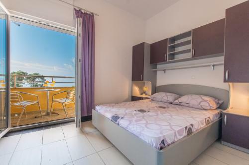 Studio Apartments Zloic In Krvavica