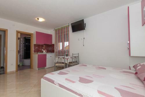 Studio Apartments Zloic In Krvavica