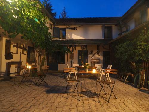 Hostal Guest House Sara Latin