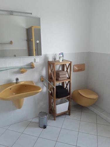Orange Sun Apartment