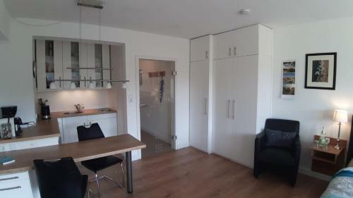 Modern City Apartment With Balcony And Nice Parc View