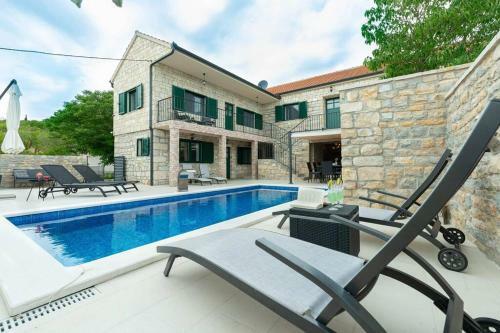 Stone Villa Didovi Snovi With Heated Pool