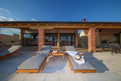 Poolincluded - Villa Hilltop Haven