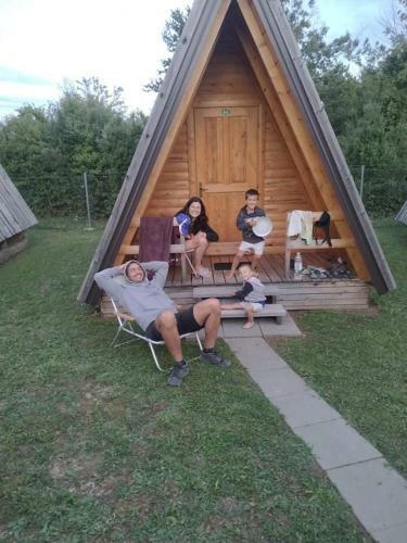 Hostel & Glamping Lana Haus
