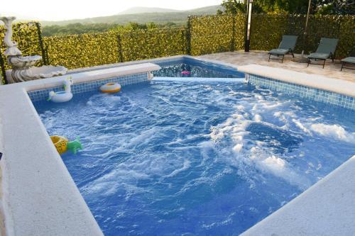 Vacation House With Pool