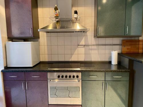 Purple Kitchen Apartment Mit Gro�er Wohnk�che