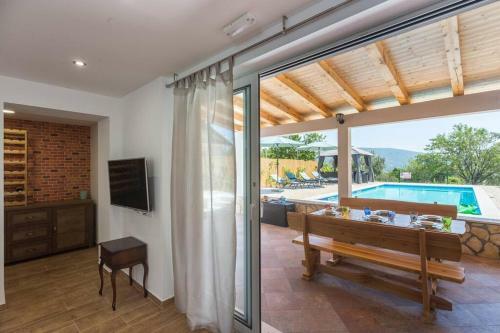 Villa Dida Dinko - Peaceful Getaway W/ Pool & Bbq