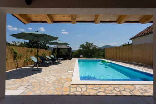 Villa Dida Dinko - Peaceful Getaway W/ Pool & Bbq