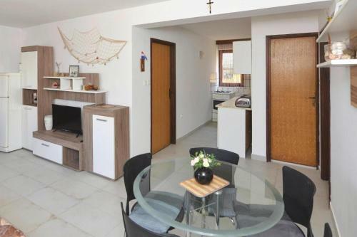 Apartment Tiara, Lun Close To The Beach
