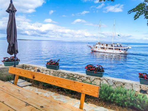 Holiday House "figurica" Lun