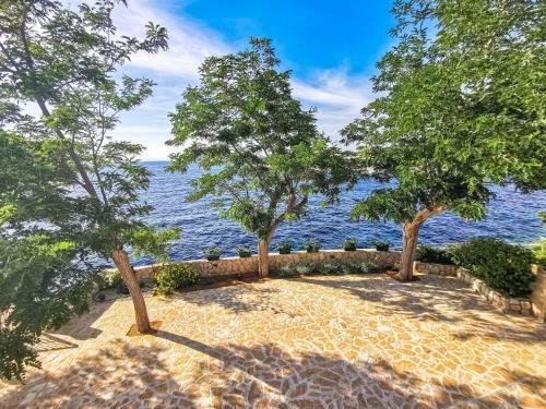 Holiday House "figurica" Lun
