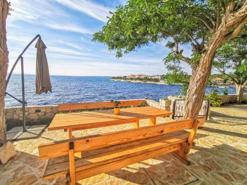 Holiday House "figurica" Lun