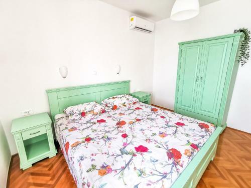 Holiday House "figurica" Lun