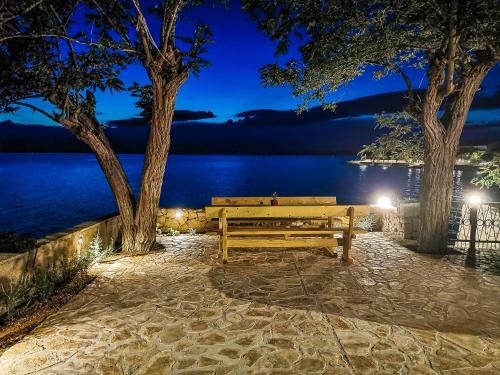 Holiday House "figurica" Lun