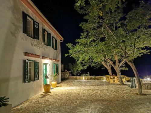 Holiday House "figurica" Lun