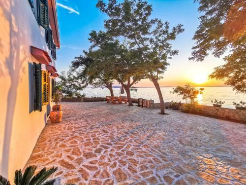 Holiday House "figurica" Lun