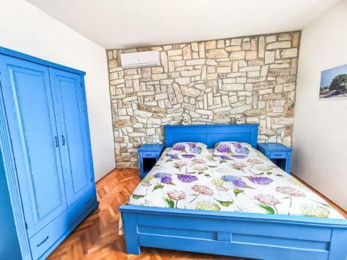Holiday House "figurica" Lun