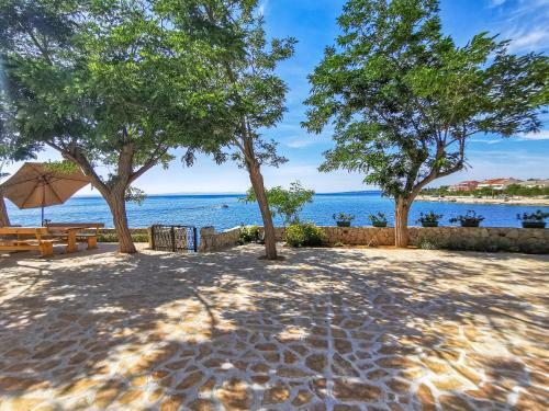 Holiday House "figurica" Lun