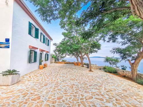 Holiday House "figurica" Lun