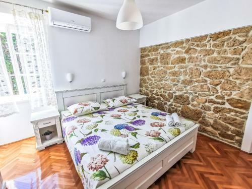 Holiday House "figurica" Lun