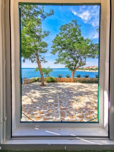 Holiday House "figurica" Lun