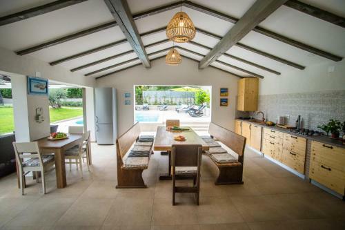Beautiful Villa Julia, South Istria, Garden, Pool