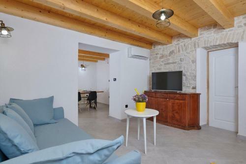 Old Stone Villa With Whirlpool And Sauna