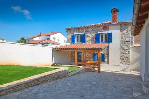 Old Stone Villa With Whirlpool And Sauna