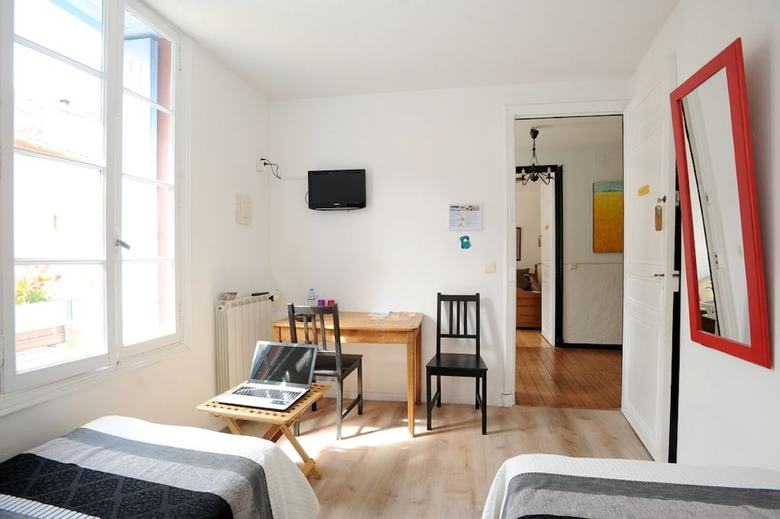 Bed & Breakfast Chambres D'hotes - L'abri Sous Roche