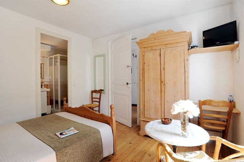 Bed & Breakfast Chambres D'hotes - L'abri Sous Roche