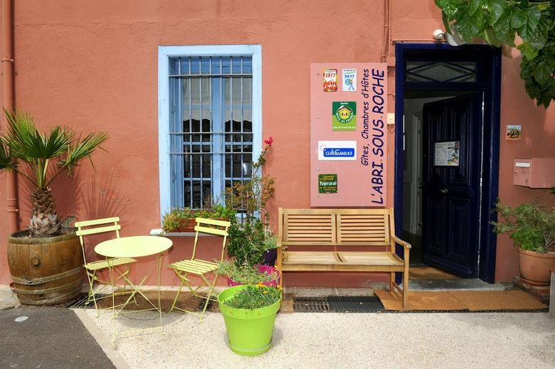 Bed & Breakfast Chambres D'hotes - L'abri Sous Roche
