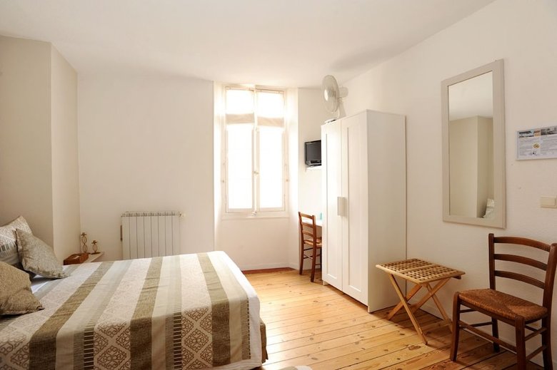 Bed & Breakfast Chambres D'hotes - L'abri Sous Roche