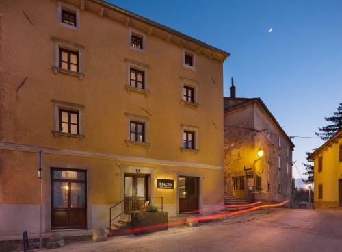 Hostal Rialto Residence