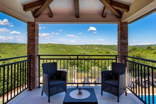 Villa Maumarin - Holiday Retreat With Panoramic View