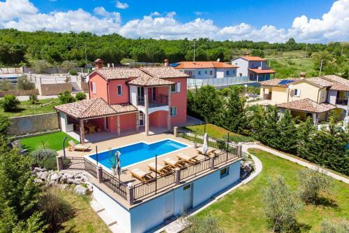Villa Maumarin - Holiday Retreat With Panoramic View