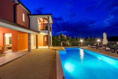 Villa Maumarin - Holiday Retreat With Panoramic View