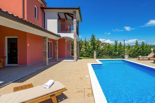 Villa Maumarin - Holiday Retreat With Panoramic View