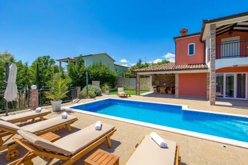 Villa Maumarin - Holiday Retreat With Panoramic View