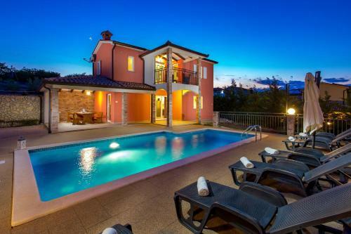 Villa Maumarin - Holiday Retreat With Panoramic View