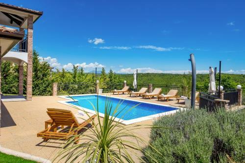 Villa Maumarin - Holiday Retreat With Panoramic View