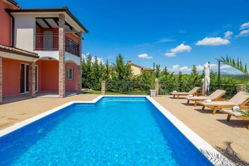 Villa Maumarin - Holiday Retreat With Panoramic View