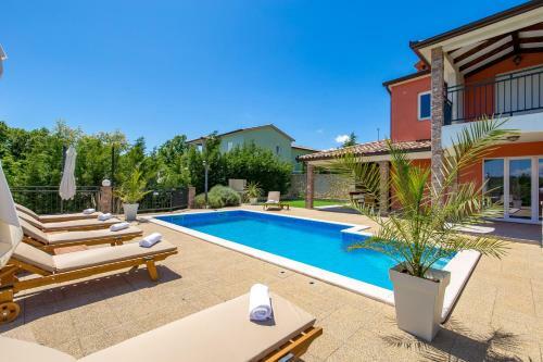 Villa Maumarin - Holiday Retreat With Panoramic View
