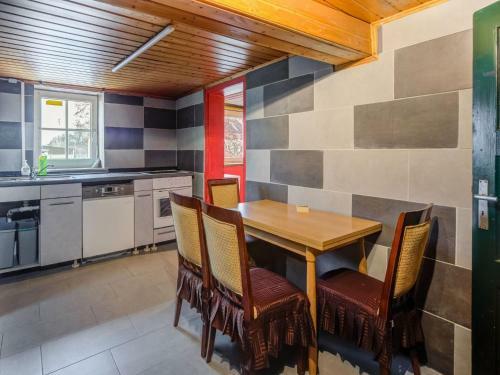 Cozy Apartment In Colmberg With A Garden